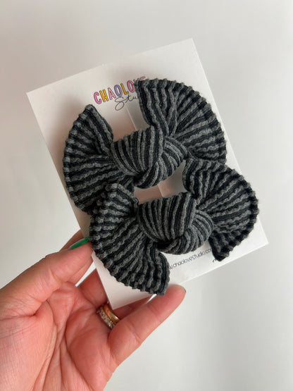 Black Piggies Hair Bows