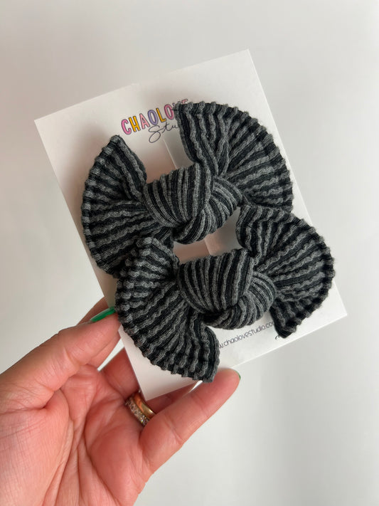 Black Piggies Hair Bows